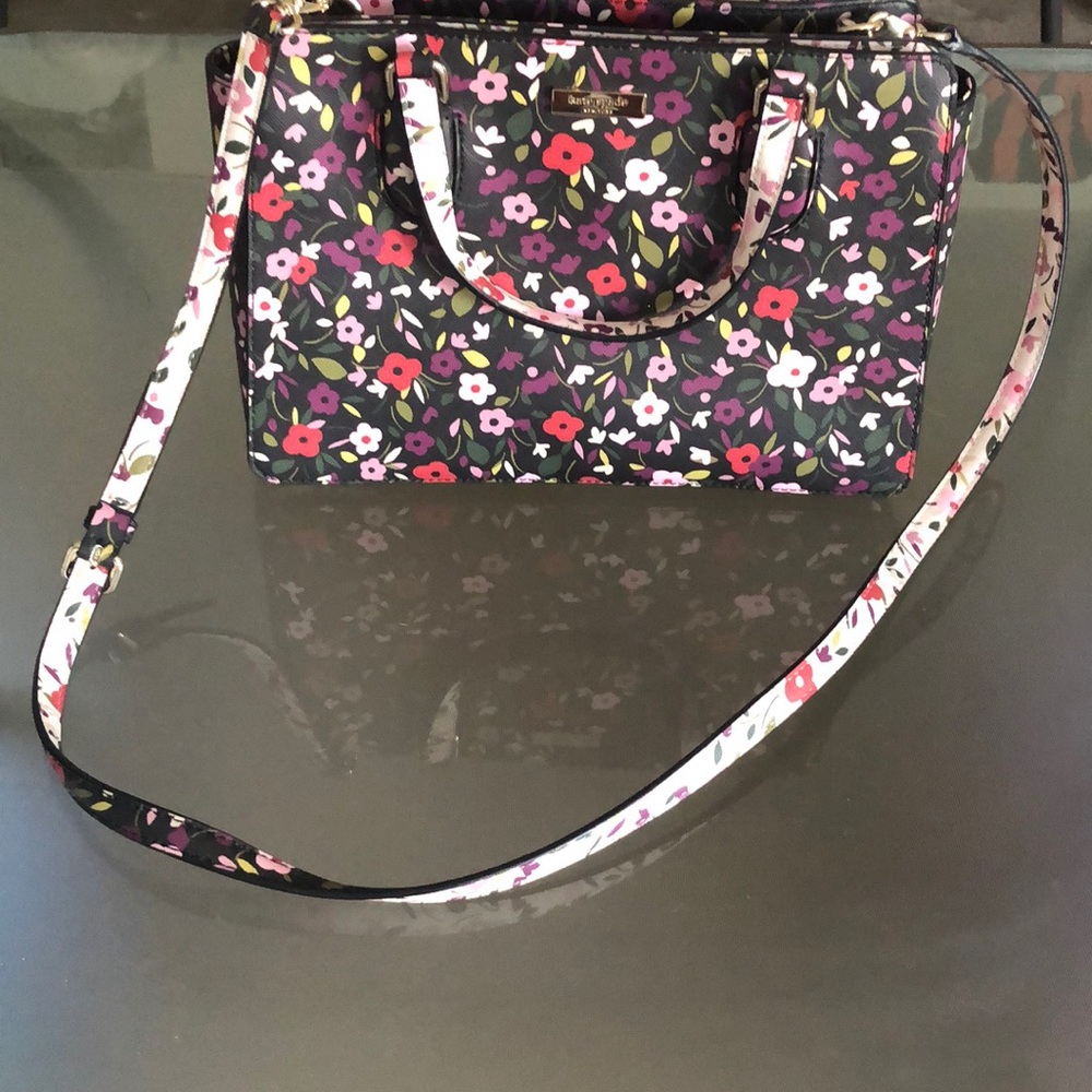 Kate Spade purse. Like new condition!